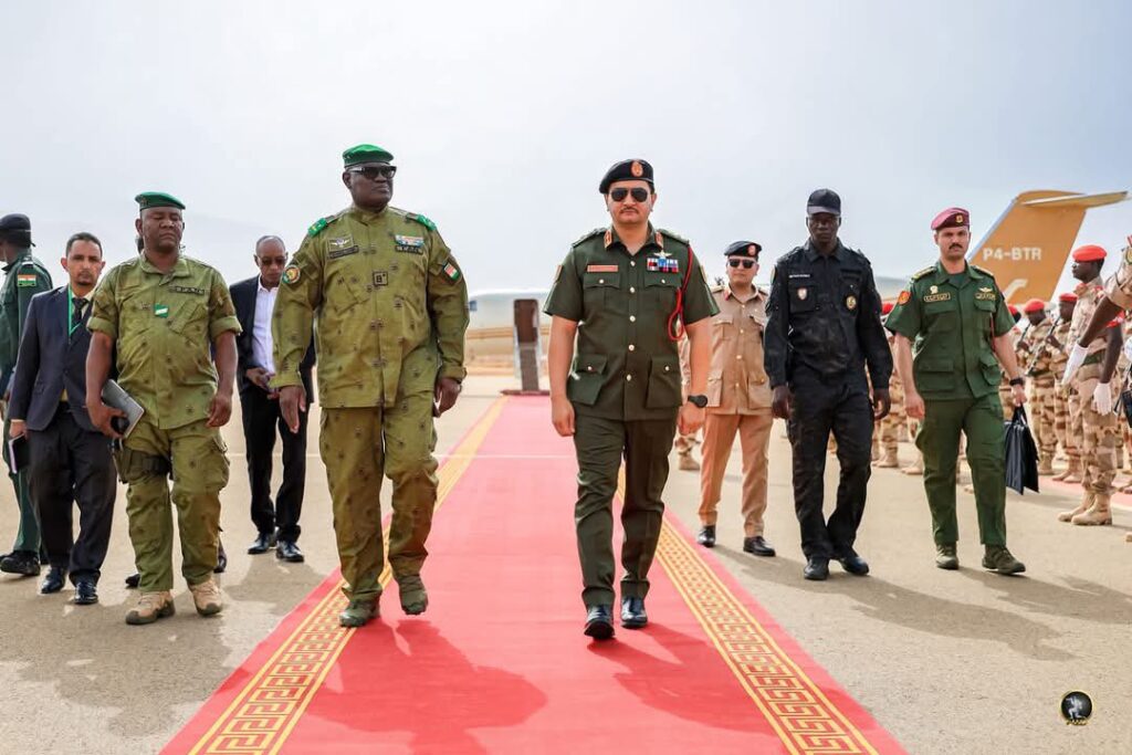 Libye : Saddam Haftar reçu à Niamey par le président nigérien Tchiani